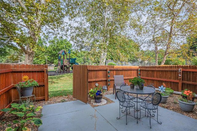 12782 W 108th Terrace W, Overland Park, KS 66210