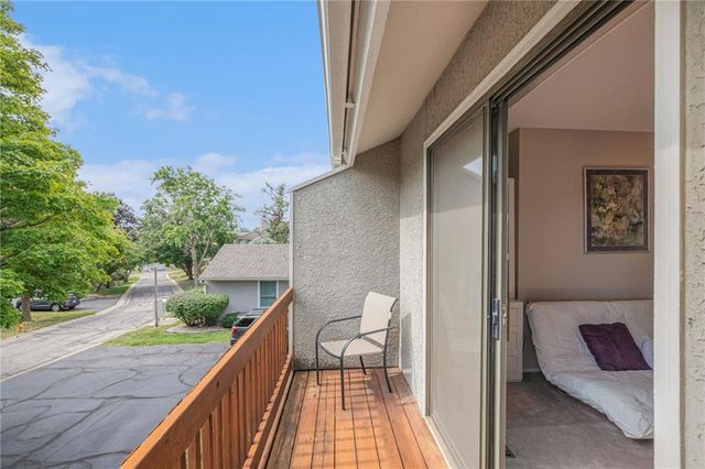 12782 W 108th Terrace W, Overland Park, KS 66210