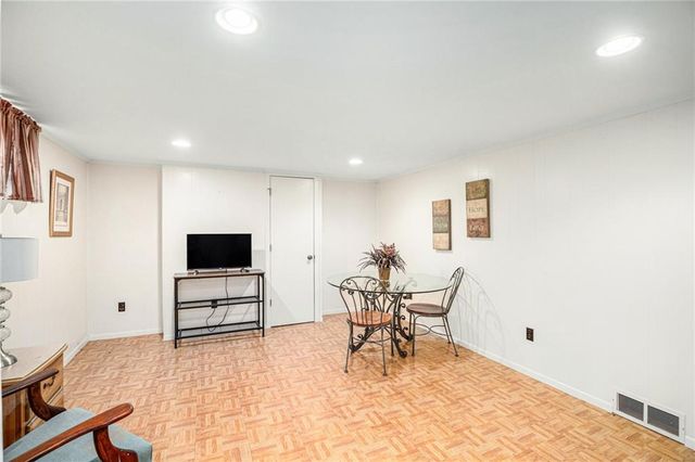 12782 W 108th Terrace W, Overland Park, KS 66210