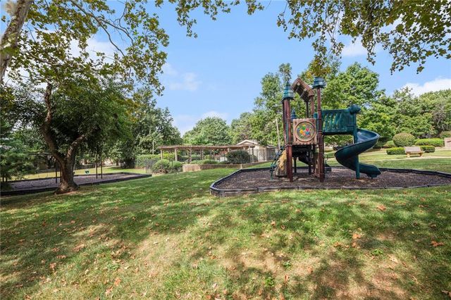 12782 W 108th Terrace W, Overland Park, KS 66210