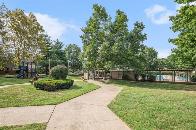 12782 W 108th Terrace W, Overland Park, KS 66210