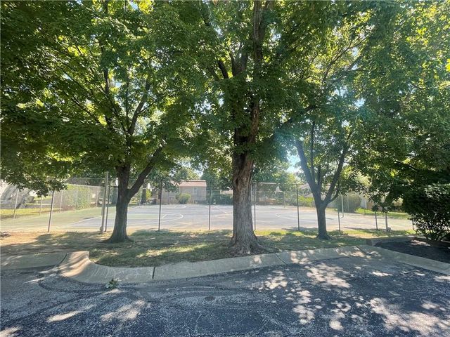 12782 W 108th Terrace W, Overland Park, KS 66210