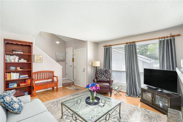 12782 W 108th Terrace W, Overland Park, KS 66210