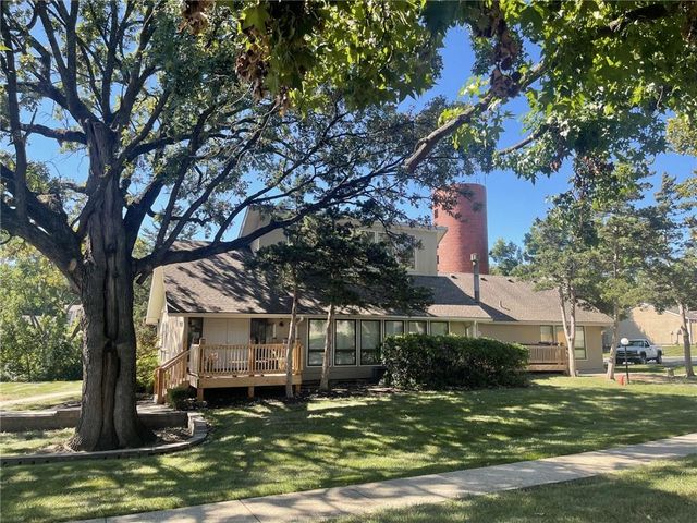 12782 W 108th Terrace W, Overland Park, KS 66210