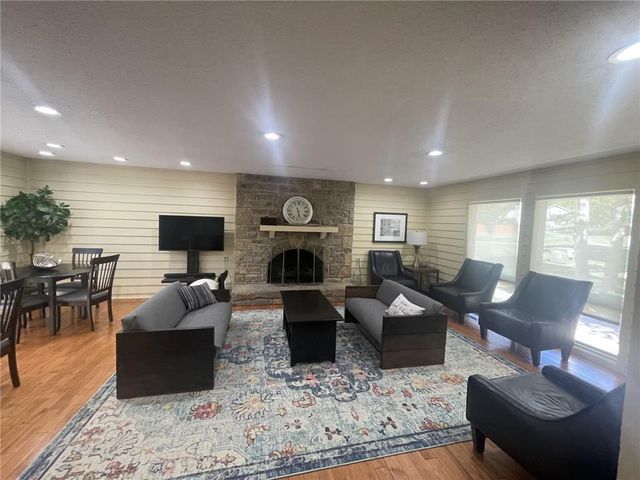 12782 W 108th Terrace W, Overland Park, KS 66210