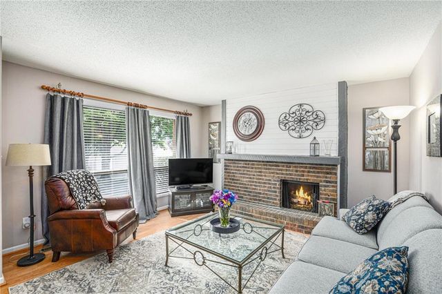 12782 W 108th Terrace W, Overland Park, KS 66210