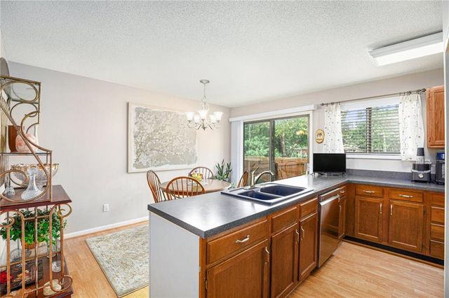 12782 W 108th Terrace W, Overland Park, KS 66210