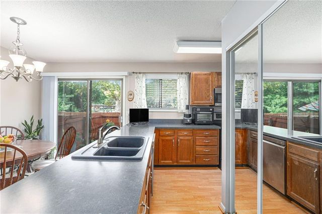 12782 W 108th Terrace W, Overland Park, KS 66210