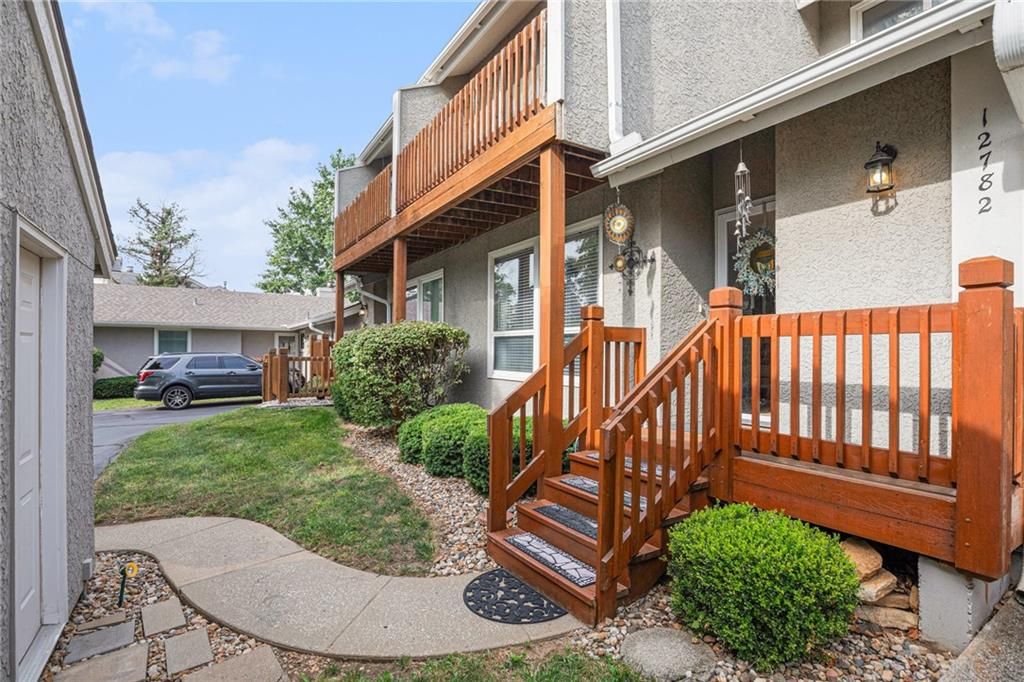 12782 W 108th Terrace W, Overland Park, KS 66210