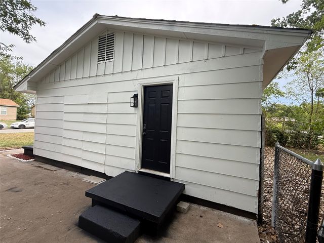 5910 N Frankfort Place, Tulsa, OK 74126