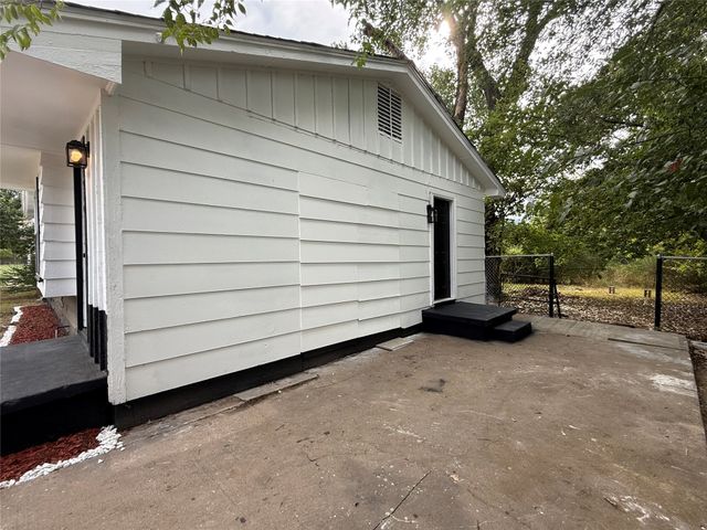 5910 N Frankfort Place, Tulsa, OK 74126