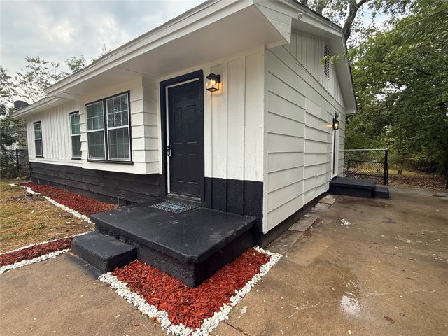 5910 N Frankfort Place, Tulsa, OK 74126