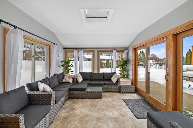 8100 W Imperial DRIVE, Franklin, WI 53132