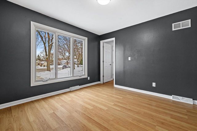 8100 W Imperial DRIVE, Franklin, WI 53132