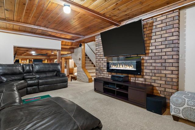 8100 W Imperial DRIVE, Franklin, WI 53132