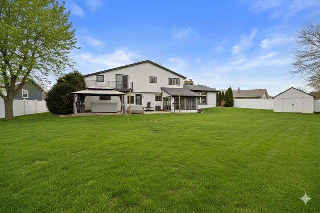 8100 W Imperial DRIVE, Franklin, WI 53132