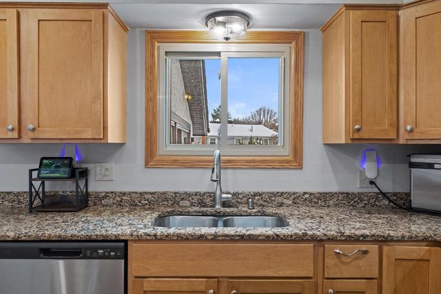 8100 W Imperial DRIVE, Franklin, WI 53132