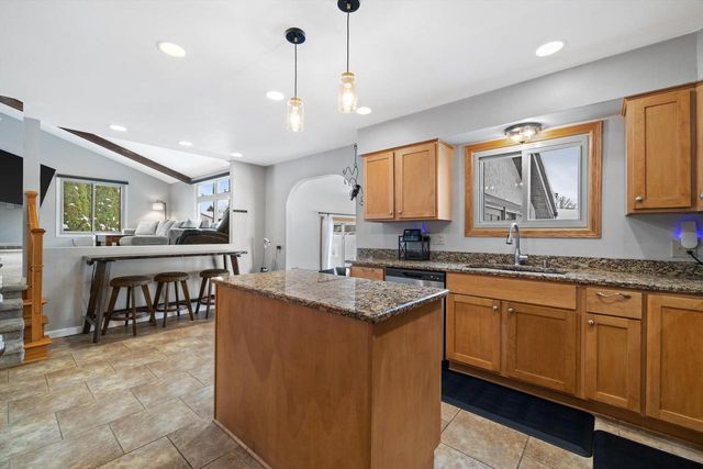 8100 W Imperial DRIVE, Franklin, WI 53132