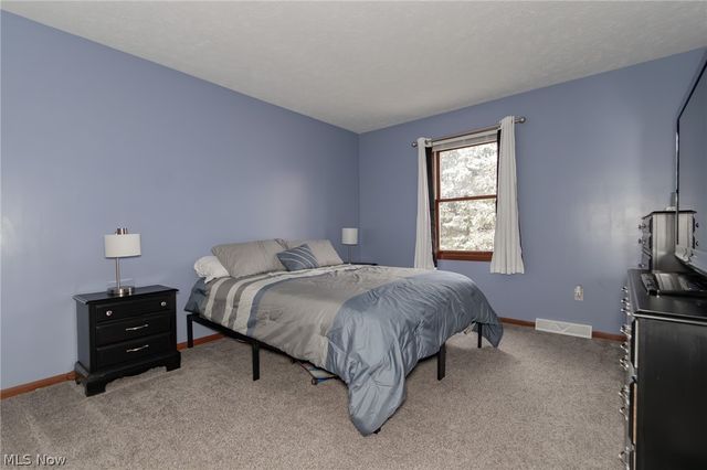 5459 Oak Ridge Drive, Willoughby, OH 44094