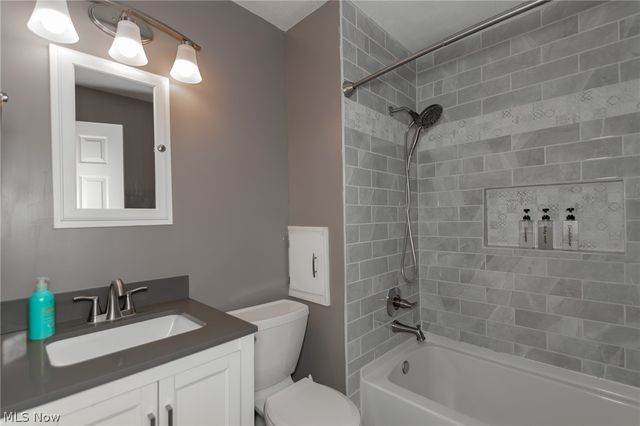 5459 Oak Ridge Drive, Willoughby, OH 44094