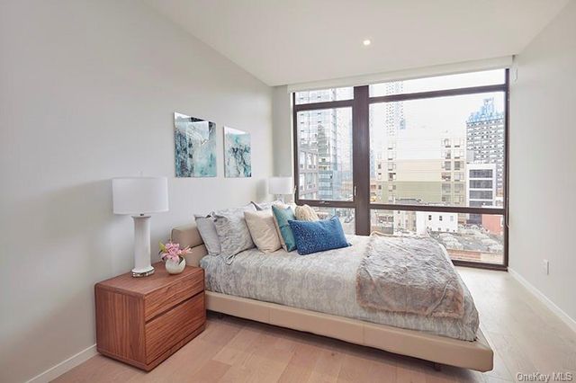 2412 42nd Road 6D+S15, Long Island City, NY 11101