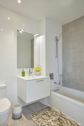 2412 42nd Road 6D+S15, Long Island City, NY 11101