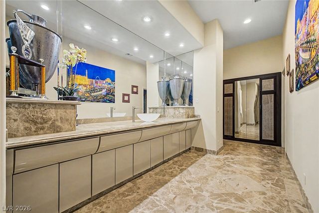 46 Gulf Stream Court, Las Vegas, NV 89113
