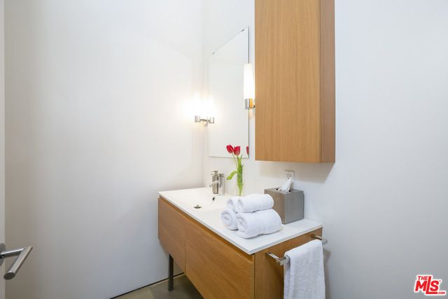 1849 FOX HILLS Drive UNO, Los Angeles, CA 90025