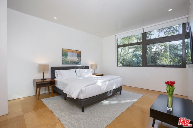 1849 FOX HILLS Drive UNO, Los Angeles, CA 90025