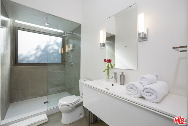 1849 FOX HILLS Drive UNO, Los Angeles, CA 90025