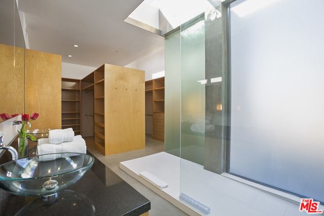 1849 FOX HILLS Drive UNO, Los Angeles, CA 90025