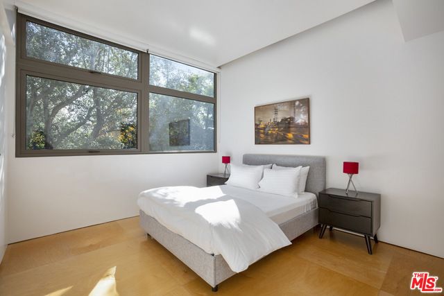 1849 FOX HILLS Drive UNO, Los Angeles, CA 90025