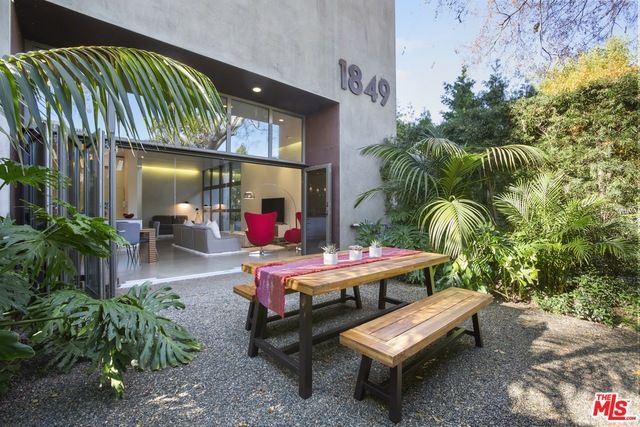 1849 FOX HILLS Drive UNO, Los Angeles, CA 90025