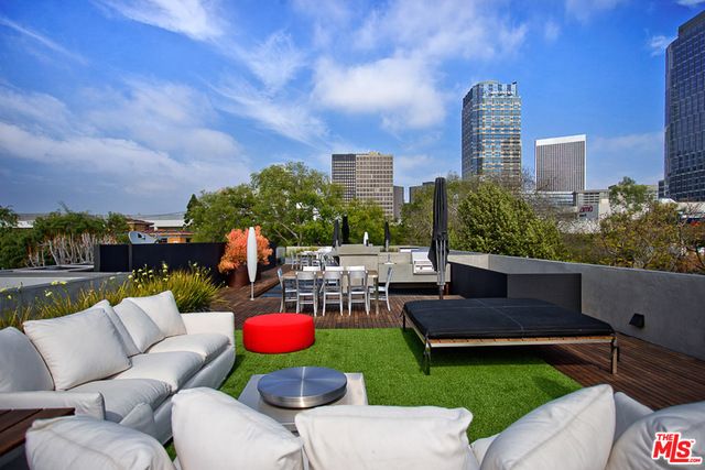 1849 FOX HILLS Drive UNO, Los Angeles, CA 90025