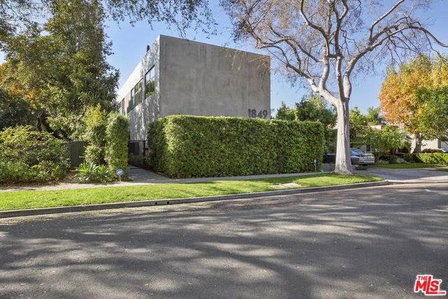 1849 FOX HILLS Drive UNO, Los Angeles, CA 90025