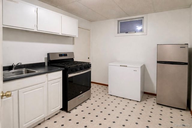 11603 Klinger Street, Hamtramck, MI 48212