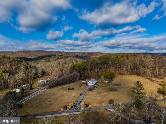 19882 EARNHARDT DR, Three Springs, PA 17264