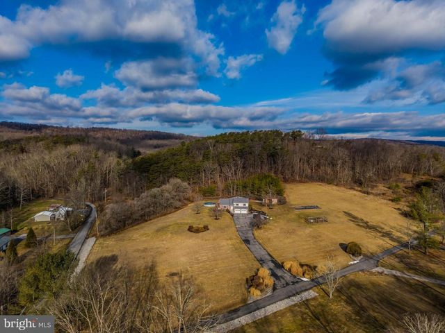 19882 EARNHARDT DR, Three Springs, PA 17264