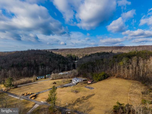 19882 EARNHARDT DR, Three Springs, PA 17264