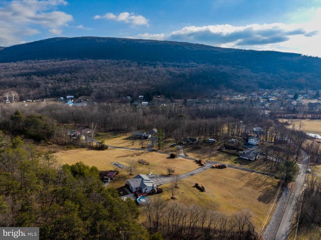 19882 EARNHARDT DR, Three Springs, PA 17264