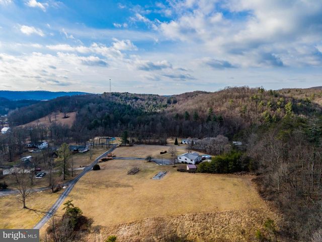 19882 EARNHARDT DR, Three Springs, PA 17264