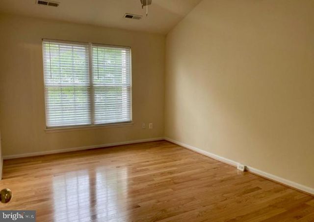 9058 TWO BAYS RD, Lorton, VA 22079
