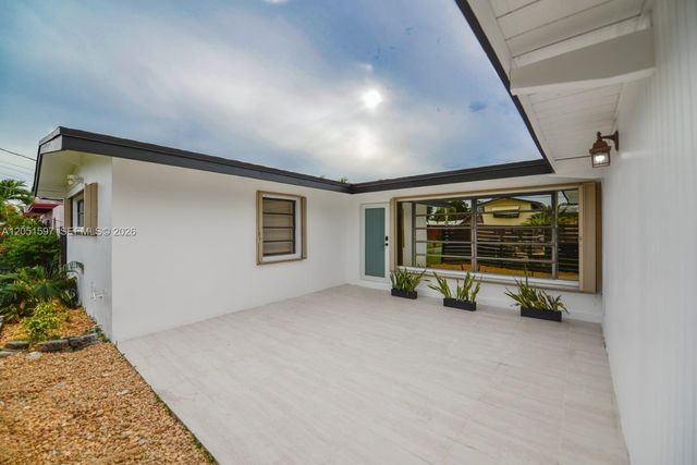 2443 Tortugas Lane, Fort Lauderdale, FL 33312