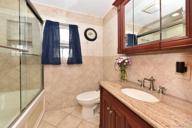 105 Dow Avenue, Mineola, NY 11501