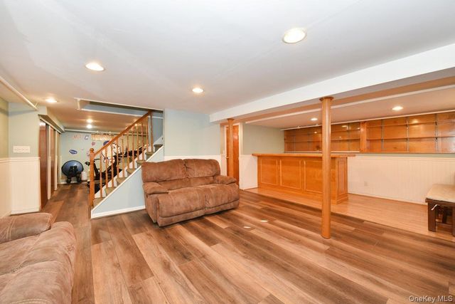 105 Dow Avenue, Mineola, NY 11501