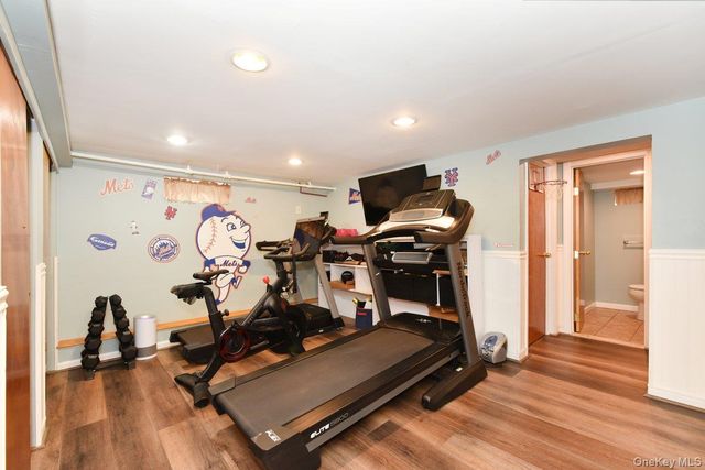 105 Dow Avenue, Mineola, NY 11501