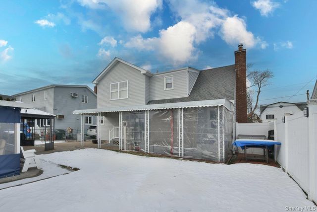 105 Dow Avenue, Mineola, NY 11501