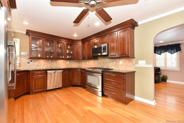 105 Dow Avenue, Mineola, NY 11501