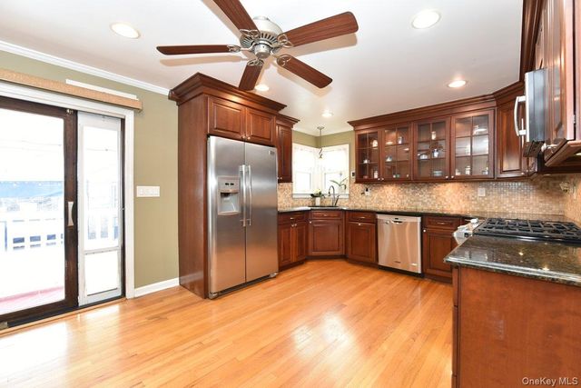 105 Dow Avenue, Mineola, NY 11501