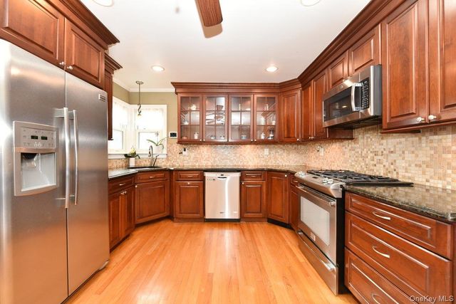 105 Dow Avenue, Mineola, NY 11501